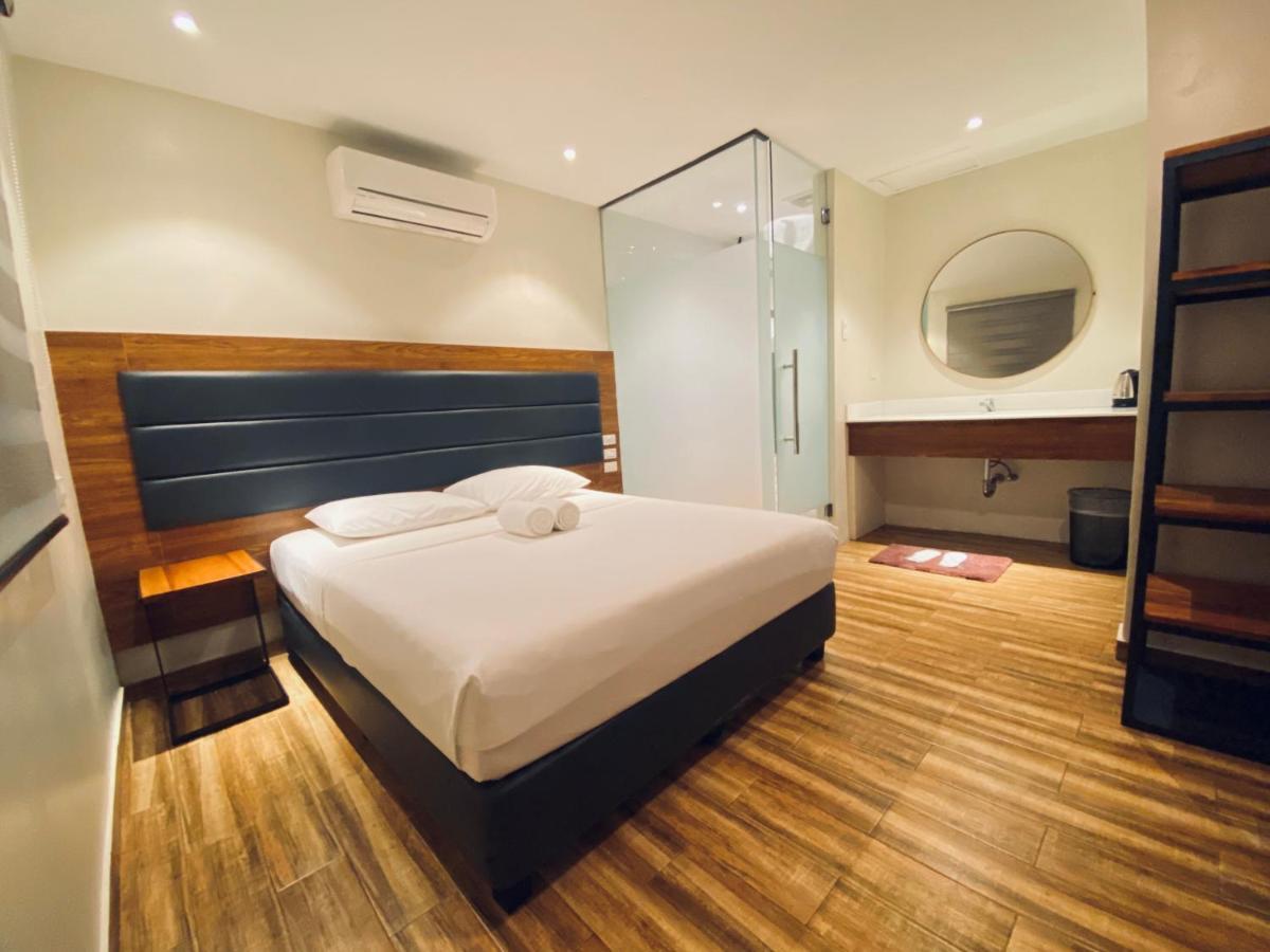 The Hub District Garden Suites Pasay Zewnętrze zdjęcie